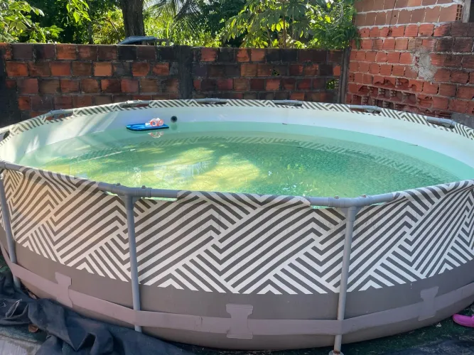 Vendo piscina 7200 litros com bomba