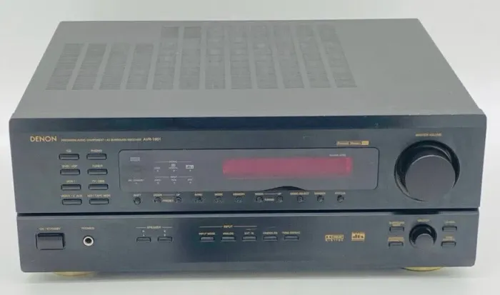 Receiver DENON AVR-1801 com controle, excelente qualidade sonora.