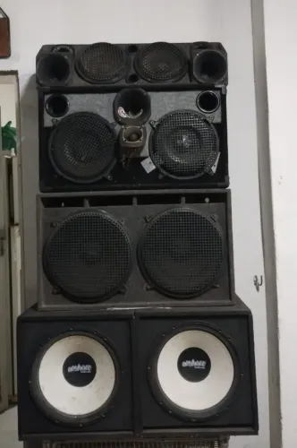 Vendo som tipo paredão