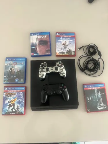 PS4 500GB 2 Controles 5 Jogos