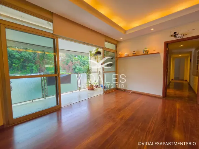 Apartamento de 145 m² no Cosme Velho com vista para o verde, varanda e 3 quartos