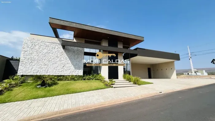 Casa de Altíssimo Padrão à Venda no Cidade das Flores | Caldas Novas