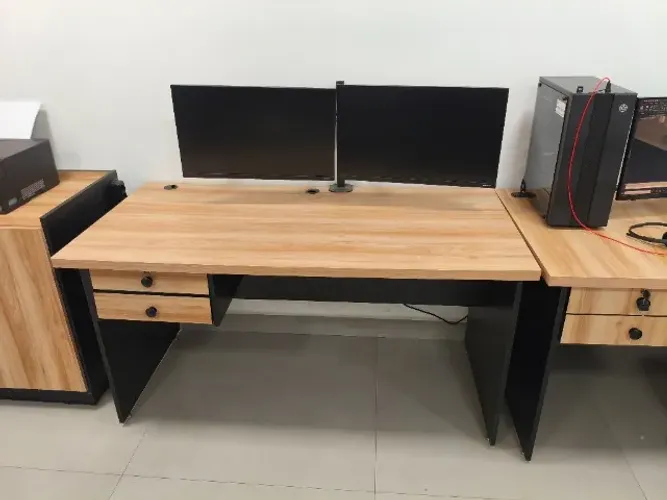 Mesa escritório com gaveta
