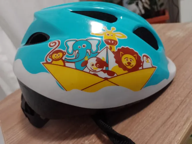 Capacete infantil com regulagem