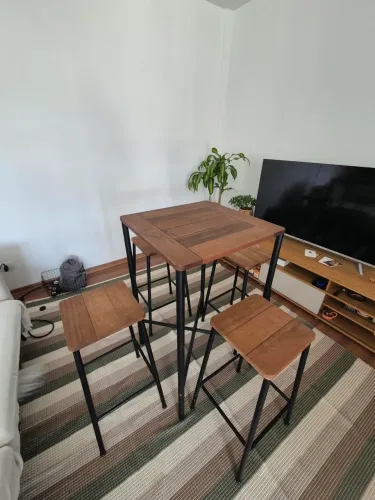 Mesa alta + 4 banquetas altas