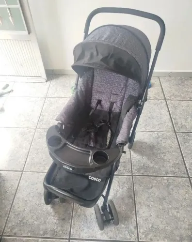 Carrinho de bebê Cosco 