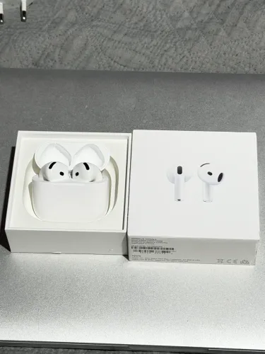 AirPods 4 Apple