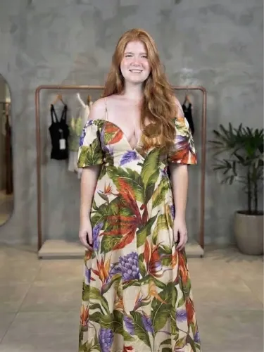 Vestido florido com manga