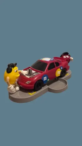 dispenser m&m's pit stop