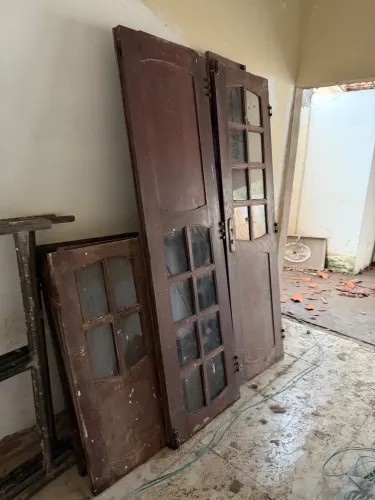 VENDO PORTAS E JANELAS ( vidros - madeiras )