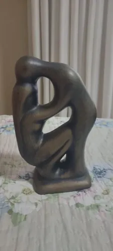 Estatueta casal apaixonado