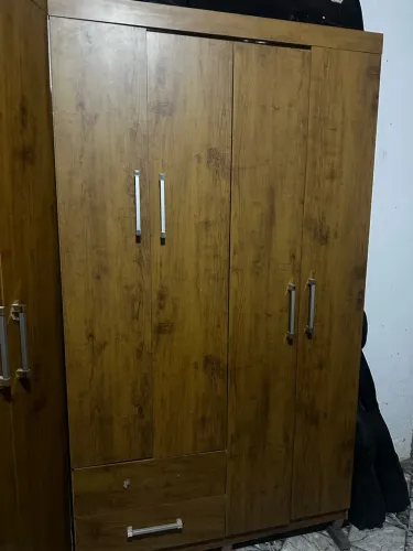 VENDE-SE GUARDA-ROUPA DE SOLTEIRO
