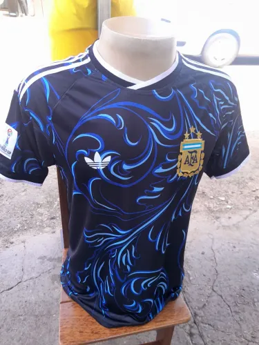 Blusas de seleção e time ( Argentina e Flamengo )