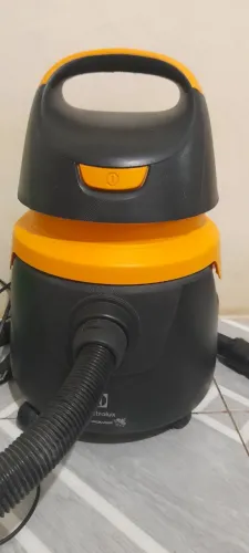 Aspirador de pó bem conservado