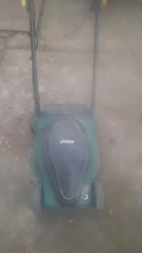 Máquina de cortar grama 