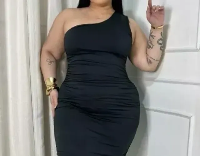 Vestido ombro único feminino franzido preto