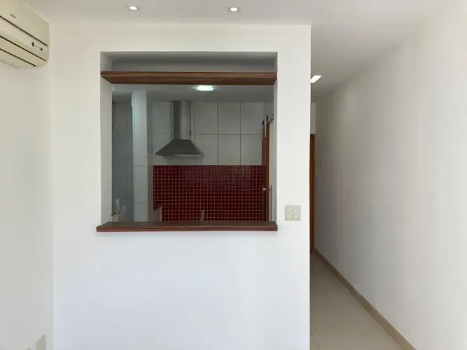 Imóvel para aluguel possui 75 metros quadrados com 2 quartos em Botafogo - Rio de Janeiro 