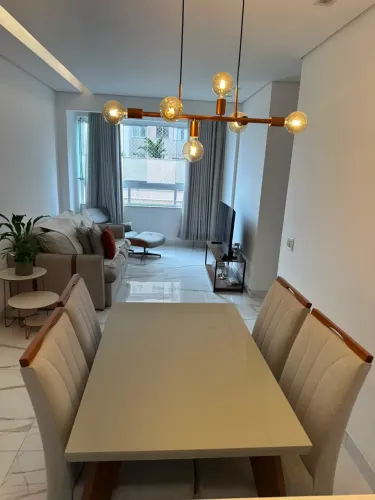 Mesa com 4 cadeiras
