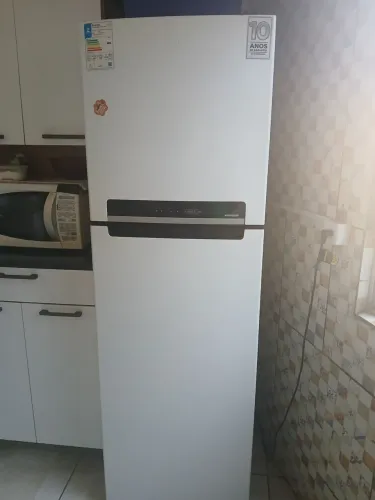 Geladeira 410 litro tem 1 ano de uso