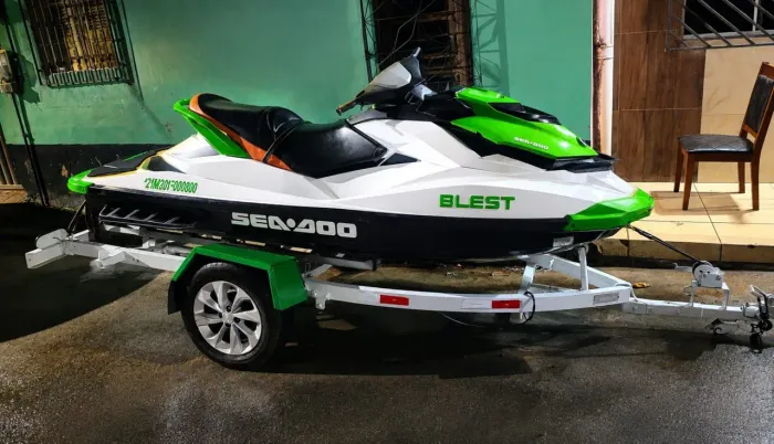 Jet ski Sea-Doo GTI 130 HP + carretinha 2014