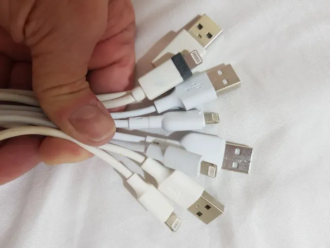 Vendo cabo para IPhone - modelo antigo