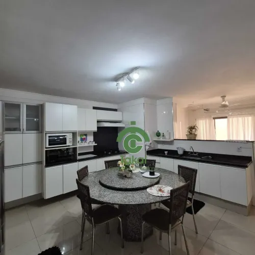 Imóvel para venda tem 98 metros quadrados com 3 quartos, com os móveis conforme foto