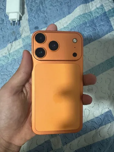 iPhone 11 com Carcaça do 17 pro 