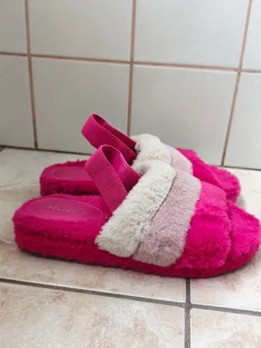 sandália papete pelúcia rosa arezzo tamanho 36