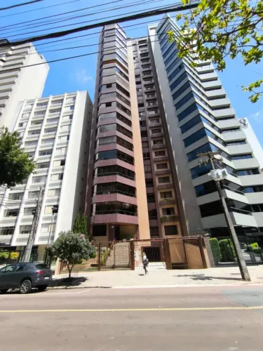 Imóvel para venda possui 244 metros quadrados com 3 quartos em Batel - Curitiba - PR
