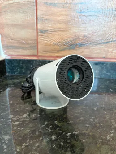 Projetor HY300 Android Wi-Fi Bluetooth - Excelente Estado