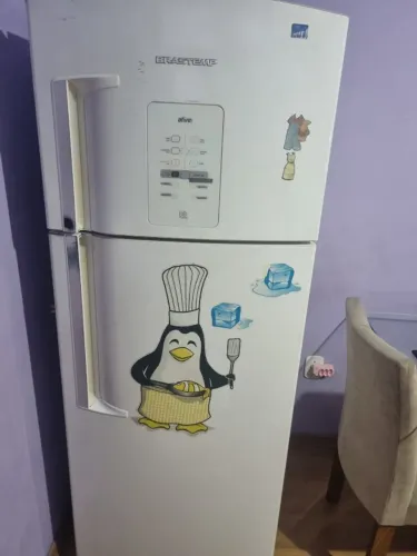 Vendo geladeira Brastemp Ative! duplex, com freezer na parte superior.