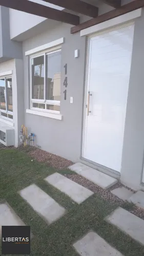 CASA EM CONDOMINIO FECHADO PARA VENDER NO BAIRRO CAMPO NOVO - 02 QUARTOS - 01 V