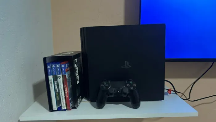 PS4 Pro 1T ( Leia a Descrição)