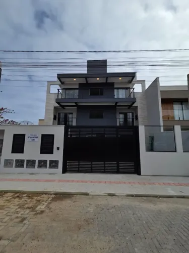 Apartamento à venda no bairro Itacolomi, Balneário Piçarras/SC