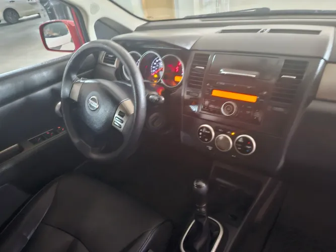 Nissan Tiida SL 1.8/1.8 Flex 16V Mec. 2012