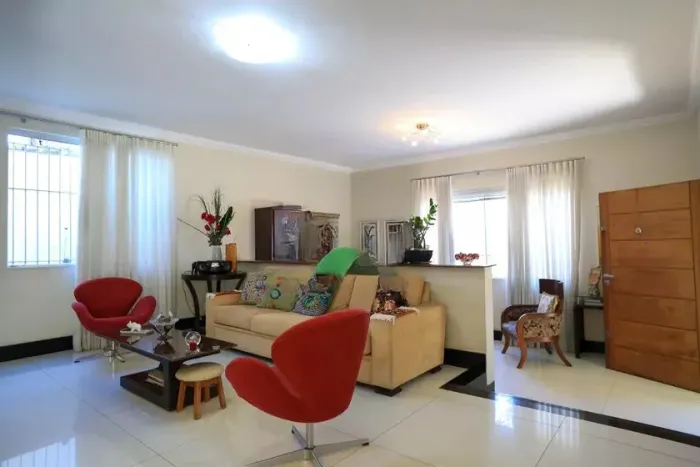 Casa à Venda - União, 4 Quartos, 274 m2