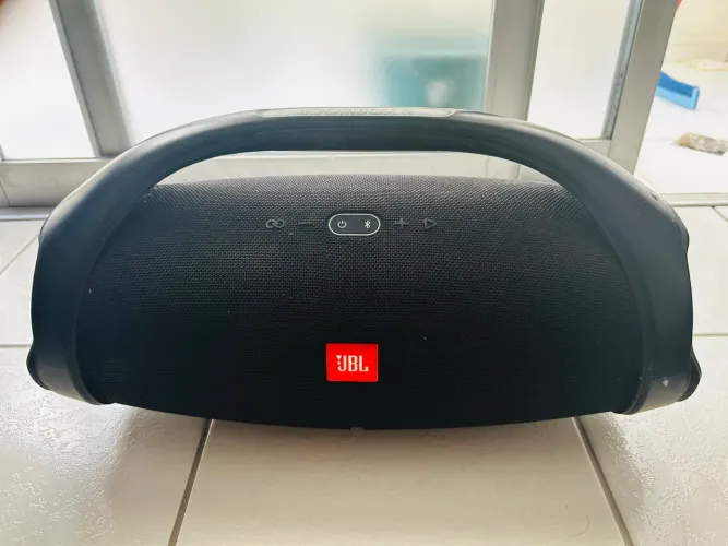 Vendo Caixa JBL. 