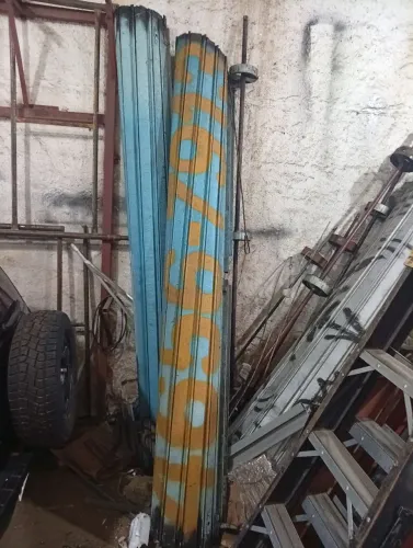 Porta de aço usada em perfeito estado