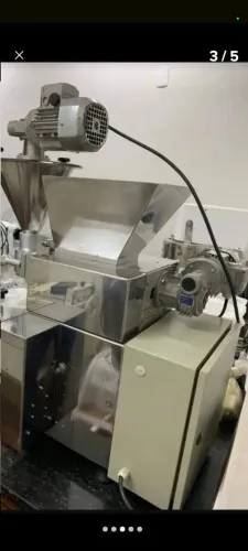 Vendo maquina que faz salgados pra sair hoje 12 mil