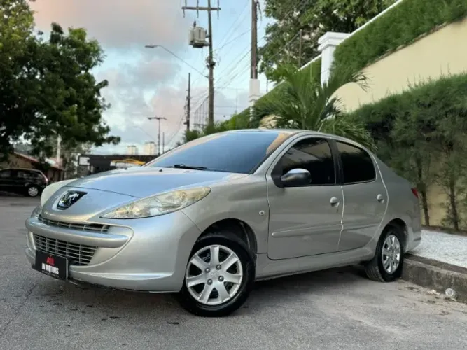 Peugeot 207 Sedan Passion XR 1.4 Flex 8V 4P 2013