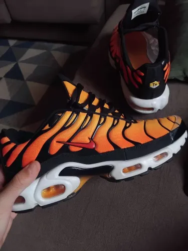 NIKE AIR MAX