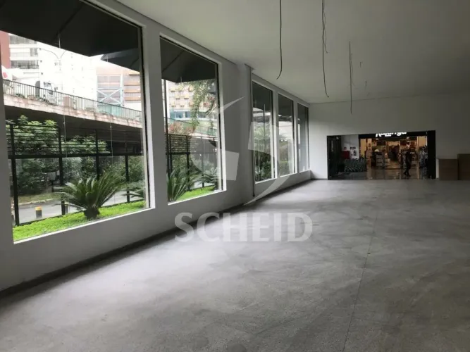 Loja de 430m2, dentro de mini shop em importante avenida na Água Branca