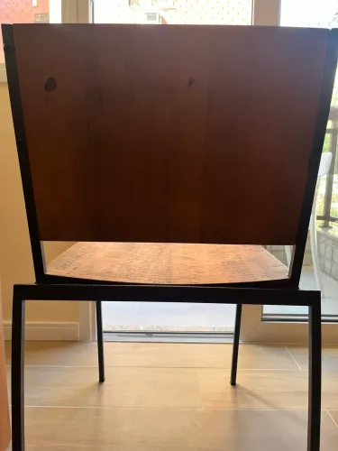 Vendo 04 cadeiras madeira maciça 