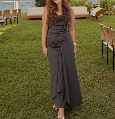 Vestido cinza longo para casamento