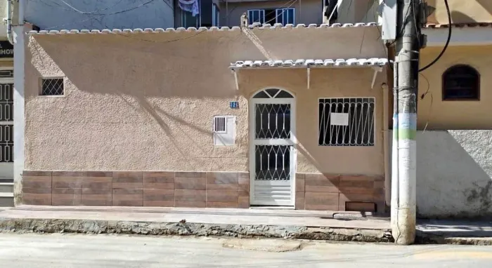 Aluguel de Casa no Centro de Paracambi.   Ótima localização. 