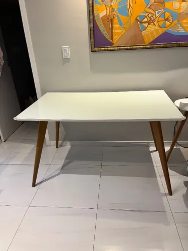 Mesa de jantas, tampo de vidro em ótimo estado 1.40 por 90cm