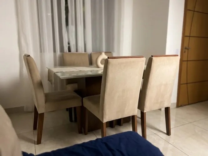 Mesa com tampo de vidro