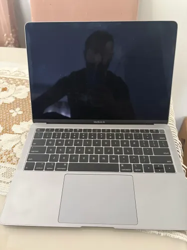 MacBook Air A1932 2019 13.3" cinza-espacial 8GB Intel Core i5 - Excelente (Pouco uso)