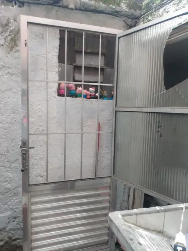 Porta de alumínio sem batente