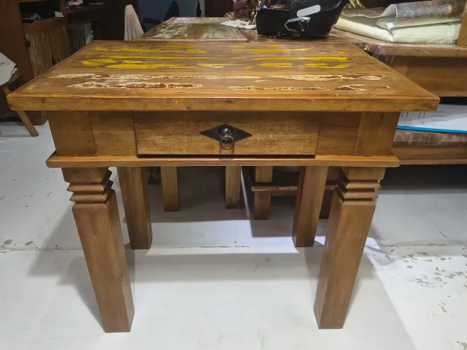 Mesa de apoio cozinha com 01 gaveta (serve para refeições rápidas) 0.90 x 0.60 x 0.83 